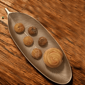 Moderná servírovacia misa v tvare listu - zlatá