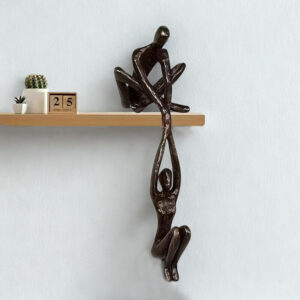 Abstraktná socha páru muža a ženy